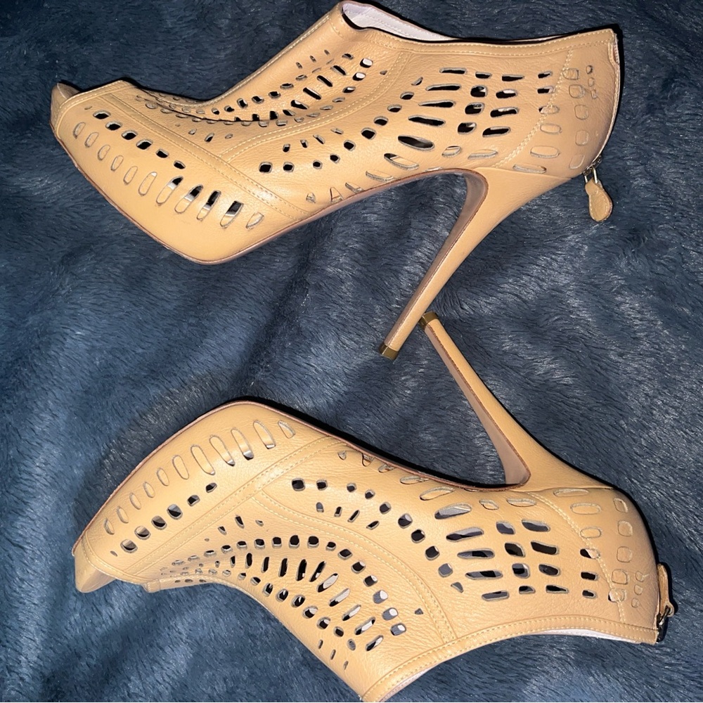 Escada Tan Cutout Heels size 41 $15